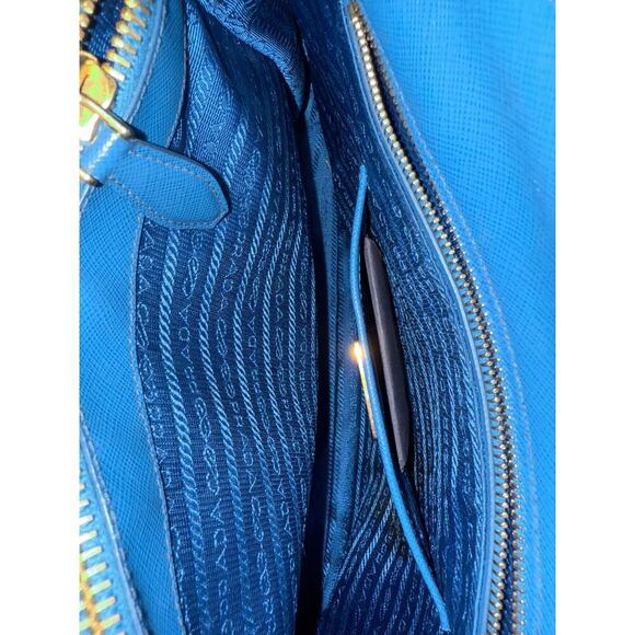 Prada Tote Bag – Authentic Luxury Designer Handbag, Elegant & Timeless - Picture 3 of 10